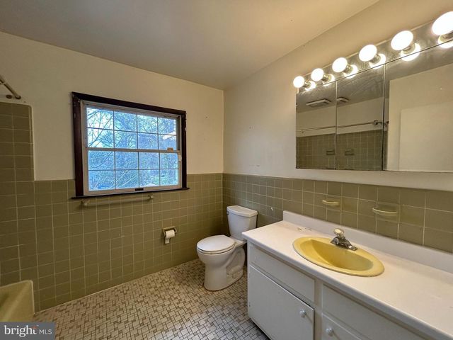 527 CHERRY LN, Lansdowne, PA 19050
