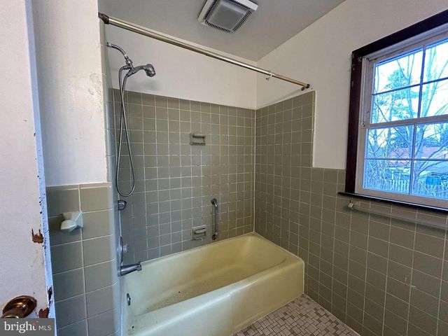 527 CHERRY LN, Lansdowne, PA 19050