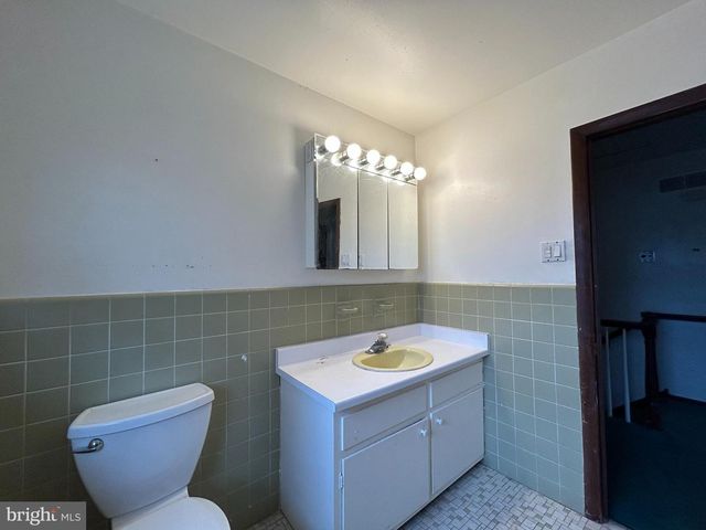 527 CHERRY LN, Lansdowne, PA 19050