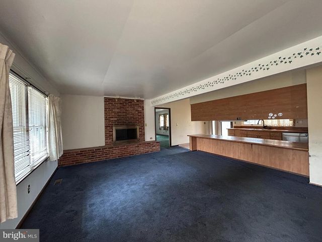 527 CHERRY LN, Lansdowne, PA 19050