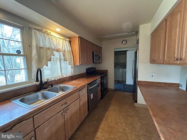 527 CHERRY LN, Lansdowne, PA 19050