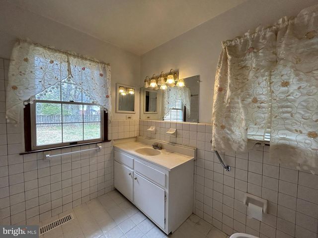 527 CHERRY LN, Lansdowne, PA 19050