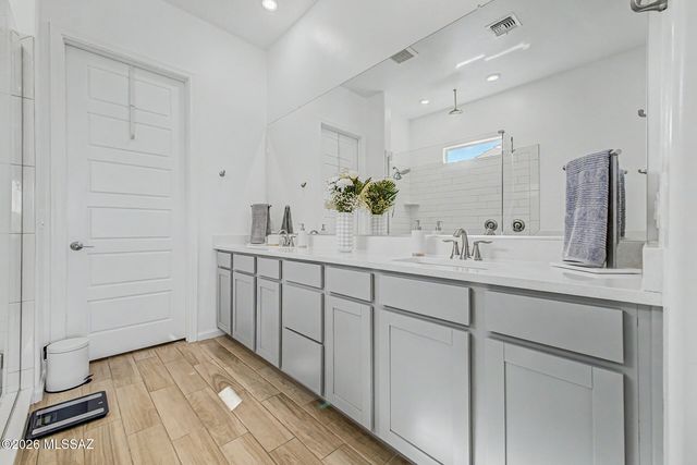 10702 N Iron Peak Drive, Oro Valley, AZ 85742