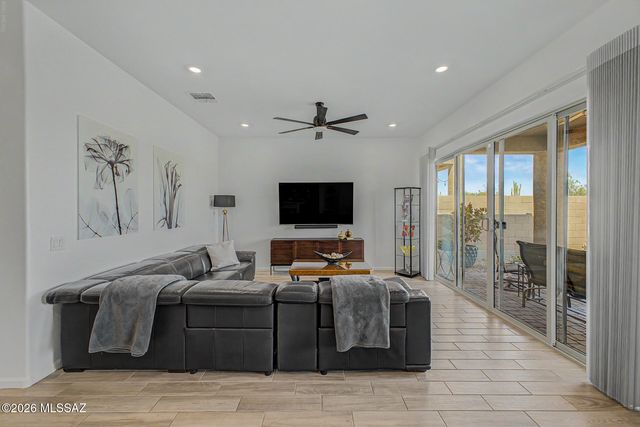10702 N Iron Peak Drive, Oro Valley, AZ 85742