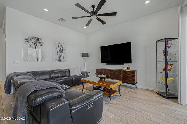 10702 N Iron Peak Drive, Oro Valley, AZ 85742