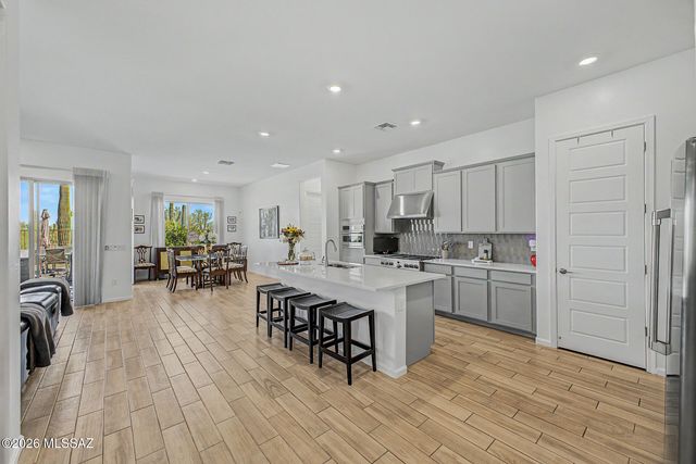 10702 N Iron Peak Drive, Oro Valley, AZ 85742