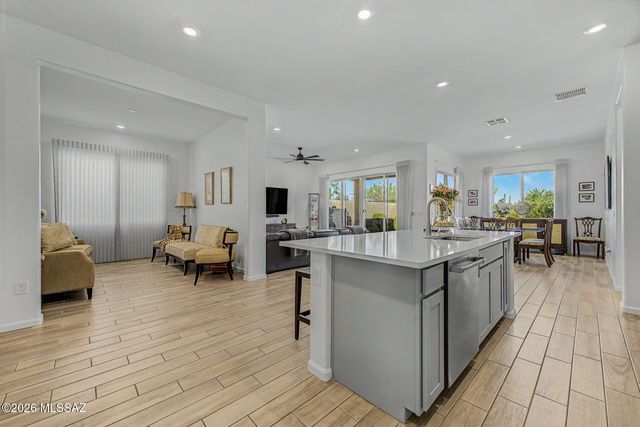 10702 N Iron Peak Drive, Oro Valley, AZ 85742