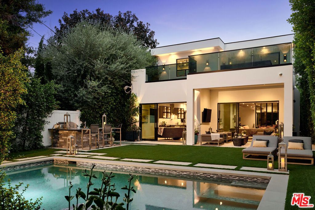 144 N Bowling Green Way, Los Angeles, CA 90049