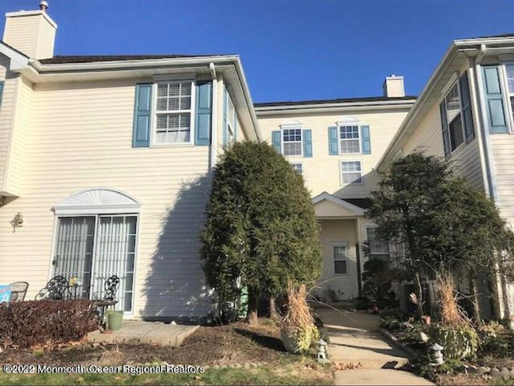 887 Crimson Court, Morganville, NJ 07751