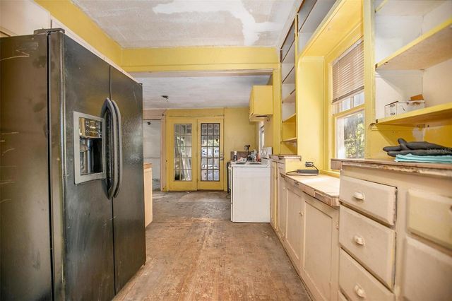 1430 E NEW YORK AVENUE, Deland, FL 32724