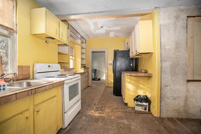 1430 E NEW YORK AVENUE, Deland, FL 32724