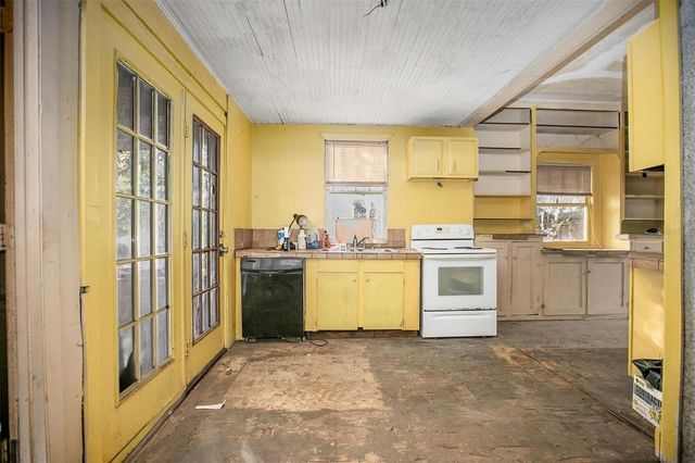 1430 E NEW YORK AVENUE, Deland, FL 32724