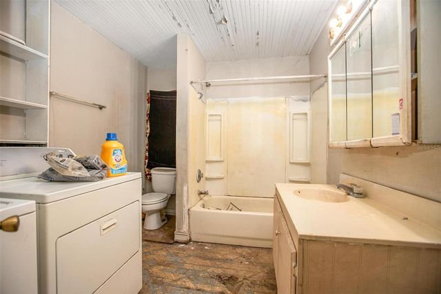 1430 E NEW YORK AVENUE, Deland, FL 32724