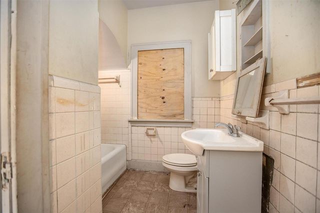 1430 E NEW YORK AVENUE, Deland, FL 32724