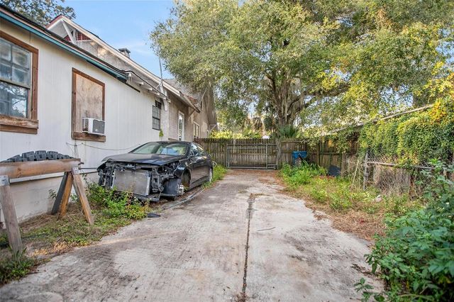 1430 E NEW YORK AVENUE, Deland, FL 32724
