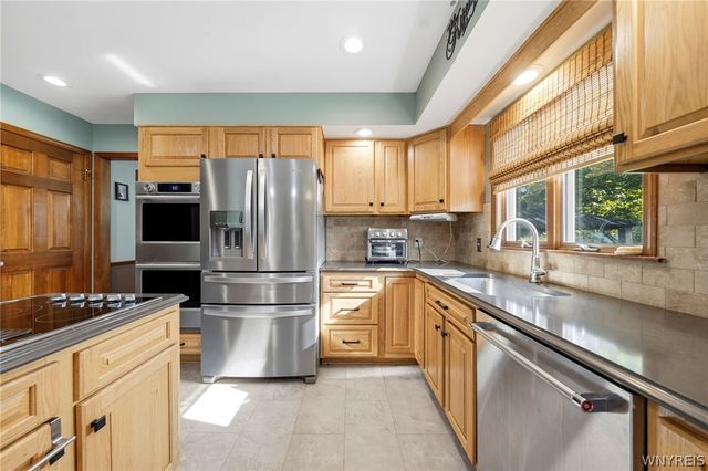 22 Waxwing Lane, Amherst, NY 14051