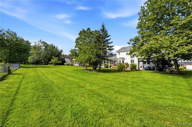 22 Waxwing Lane, Amherst, NY 14051