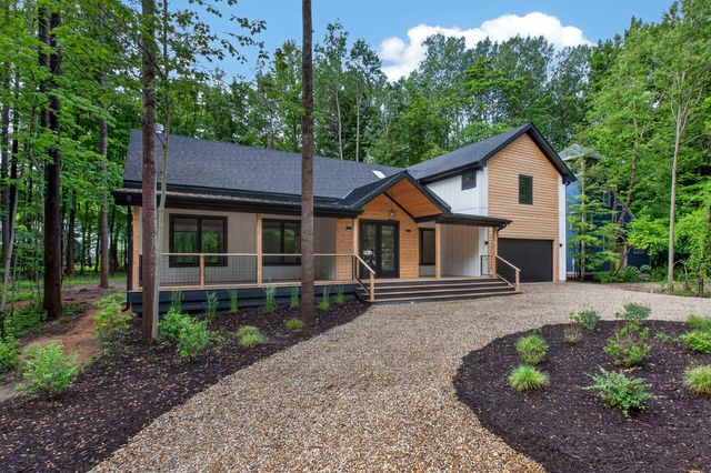 9356 E Locke Road, Chikaming Twp, MI 49129