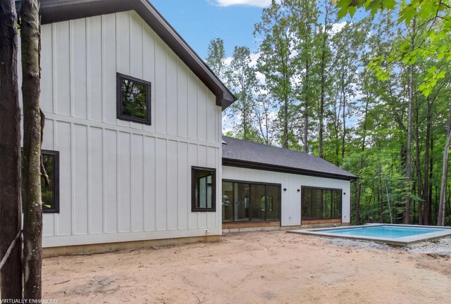 9356 E Locke Road, Chikaming Twp, MI 49129