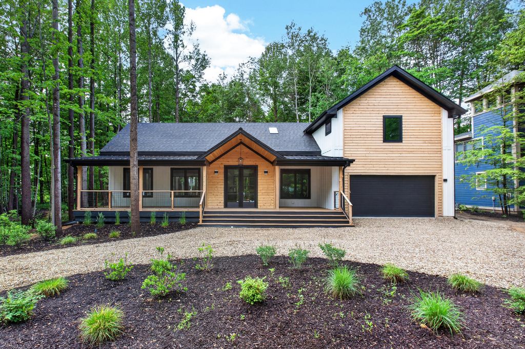 9356 E Locke Road, Chikaming Twp, MI 49129