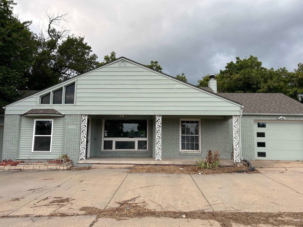 3712 E 13th St N, Wichita, KS 67208