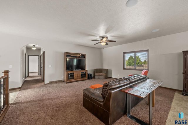 6409 S Tomar Rd, Sioux Falls, SD 57108