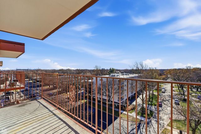 7830 W North Avenue 703, Elmwood Park, IL 60707