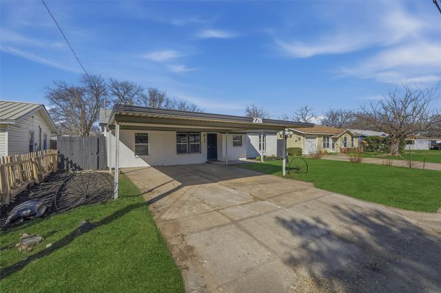 228 Kay Lane, Saginaw, TX 76179