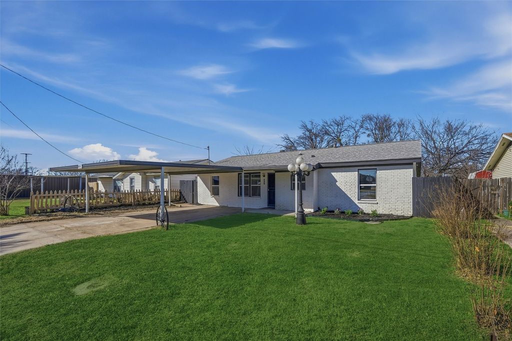 228 Kay Lane, Saginaw, TX 76179
