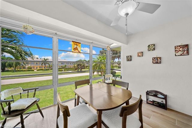 468 12th AVE S 468, Naples, FL 34102