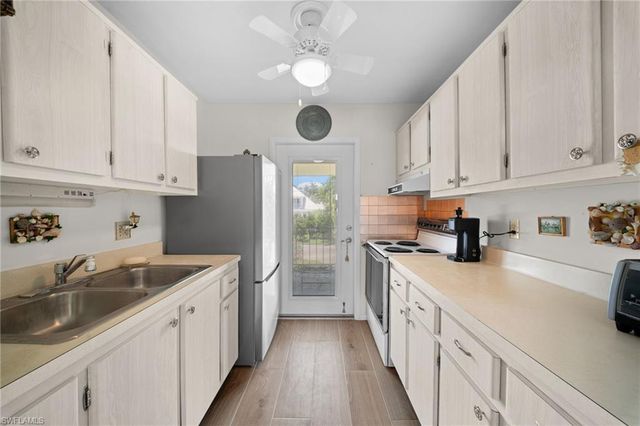 468 12th AVE S 468, Naples, FL 34102