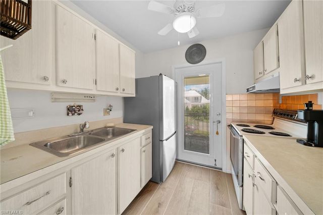 468 12th AVE S 468, Naples, FL 34102