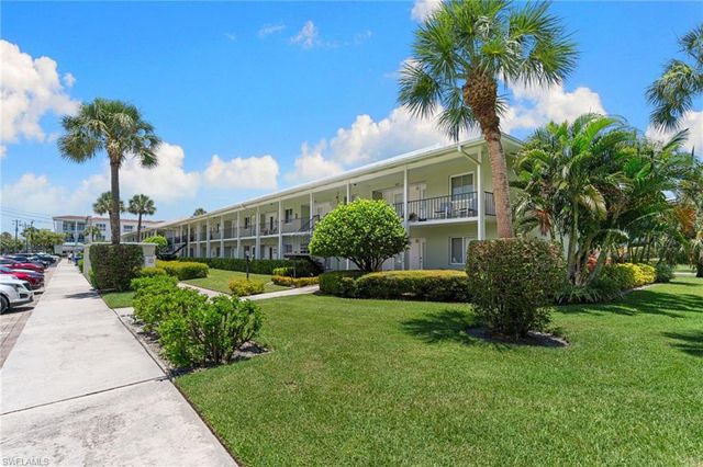 468 12th AVE S 468, Naples, FL 34102