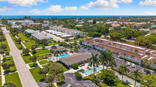 468 12th AVE S 468, Naples, FL 34102