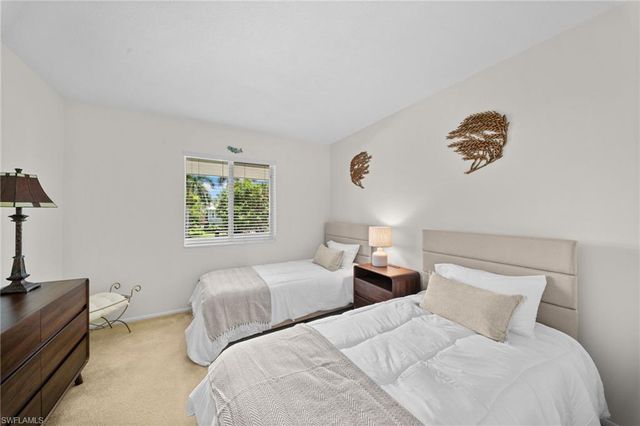 468 12th AVE S 468, Naples, FL 34102