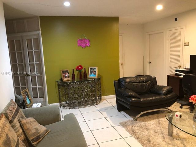 4610 SW 43rd Ter, Dania Beach, FL 33314