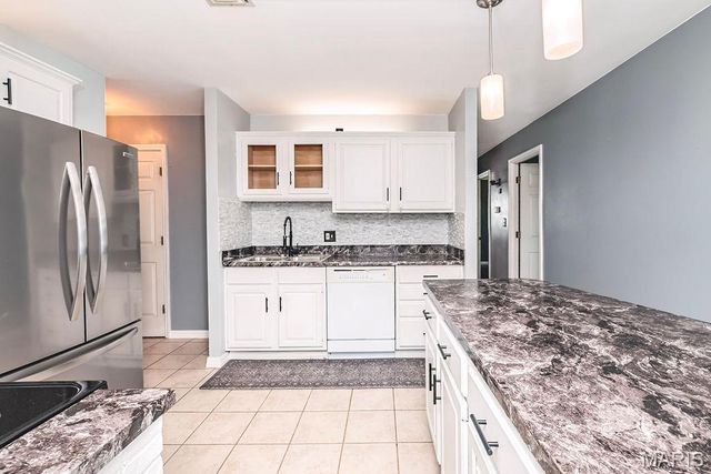 739 Caspian Lane, St Louis, MO 63125
