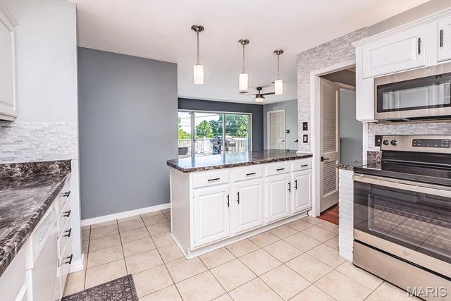739 Caspian Lane, St Louis, MO 63125