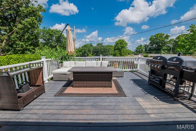 739 Caspian Lane, St Louis, MO 63125