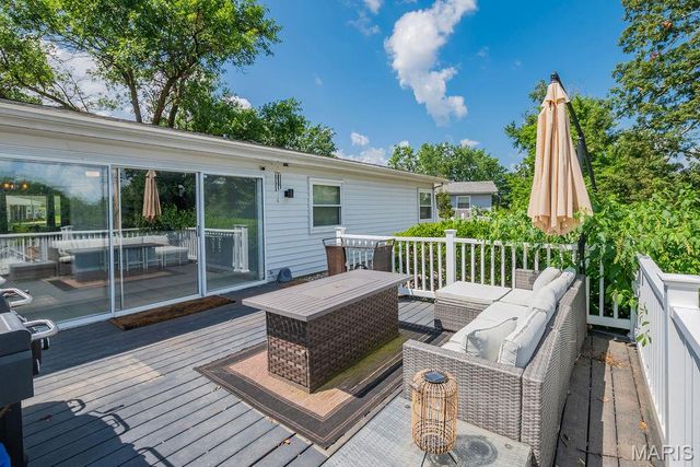 739 Caspian Lane, St Louis, MO 63125