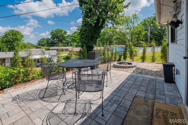 739 Caspian Lane, St Louis, MO 63125