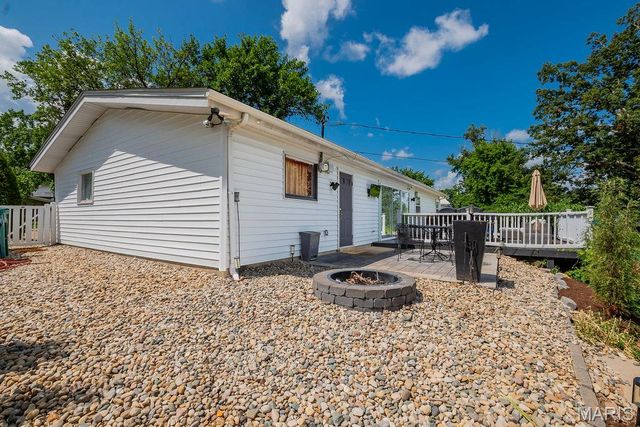 739 Caspian Lane, St Louis, MO 63125