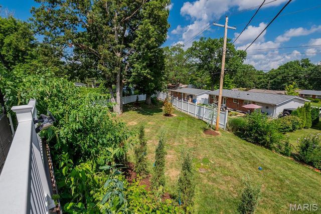739 Caspian Lane, St Louis, MO 63125