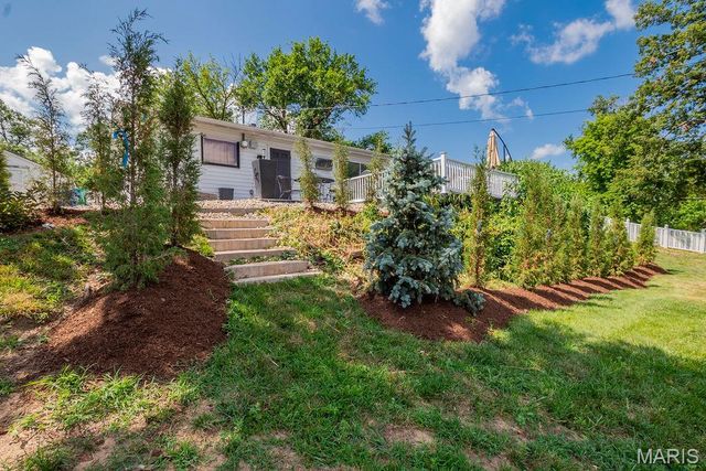 739 Caspian Lane, St Louis, MO 63125