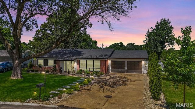 739 Caspian Lane, St Louis, MO 63125