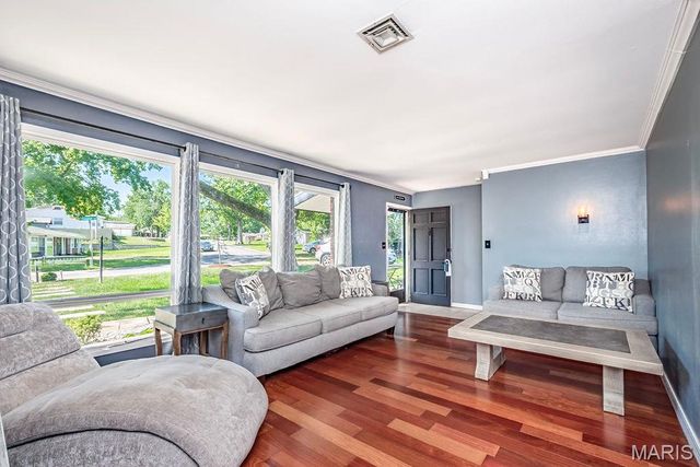 739 Caspian Lane, St Louis, MO 63125