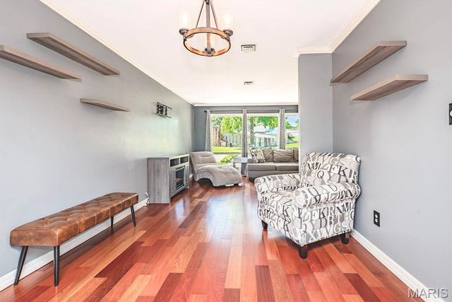 739 Caspian Lane, St Louis, MO 63125