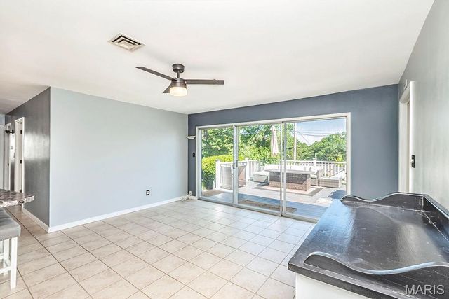 739 Caspian Lane, St Louis, MO 63125