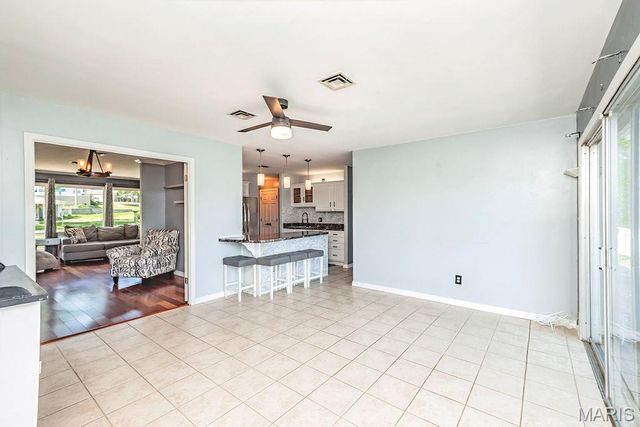 739 Caspian Lane, St Louis, MO 63125