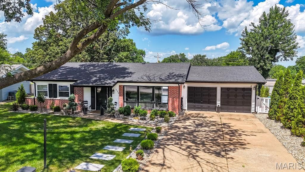 739 Caspian Lane, St Louis, MO 63125